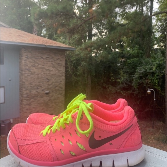 Nike Flex 2013 Run Shoes Size 6Y Pink And Yellow - Picture 5 of 5